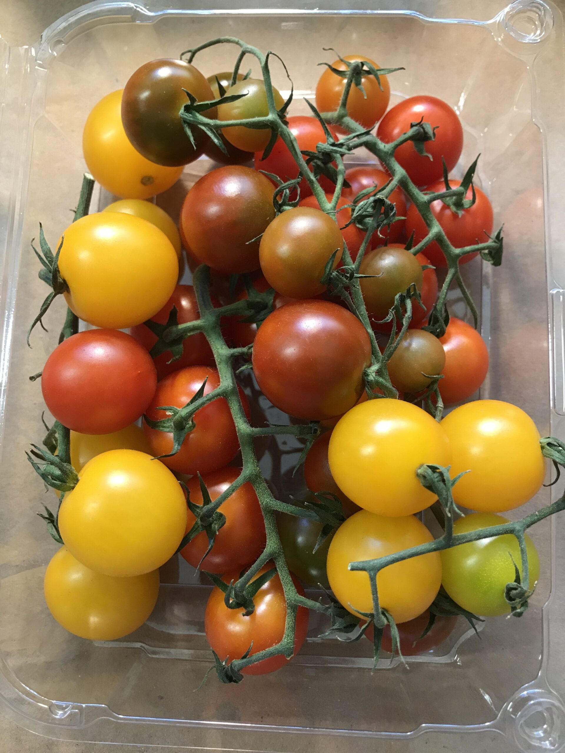 IMG_2647 Tomatoes Cherry *3 color on vine